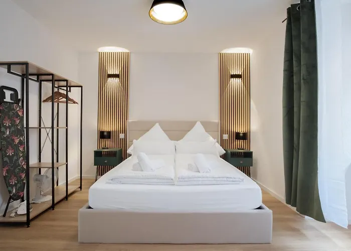 Neu / Design / Altstadt / Kueche / Netflix