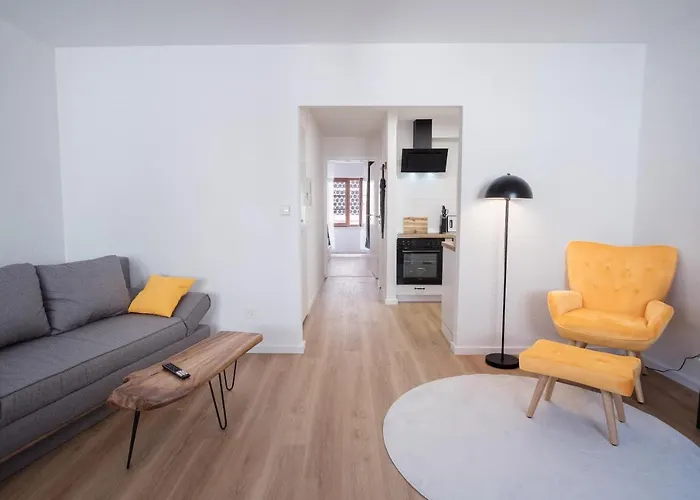 Neu / Design / Altstadt / Kueche / Netflix