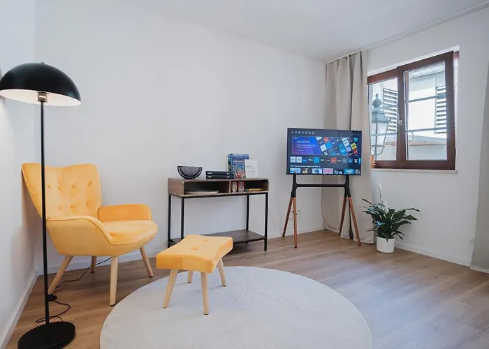 Neu / Design / Altstadt / Kueche / Netflix