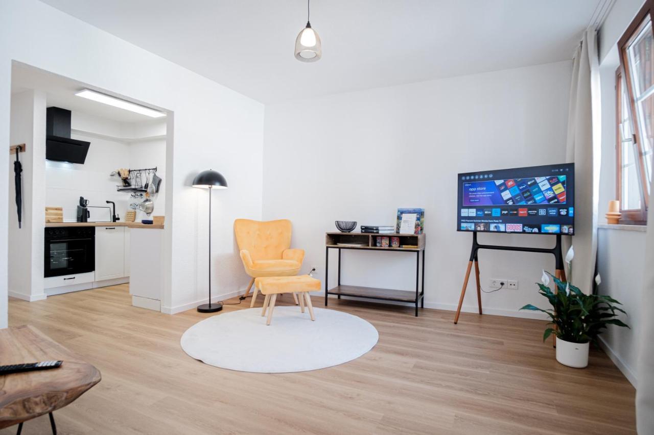 Neu / Design / Altstadt / Kueche / Netflix